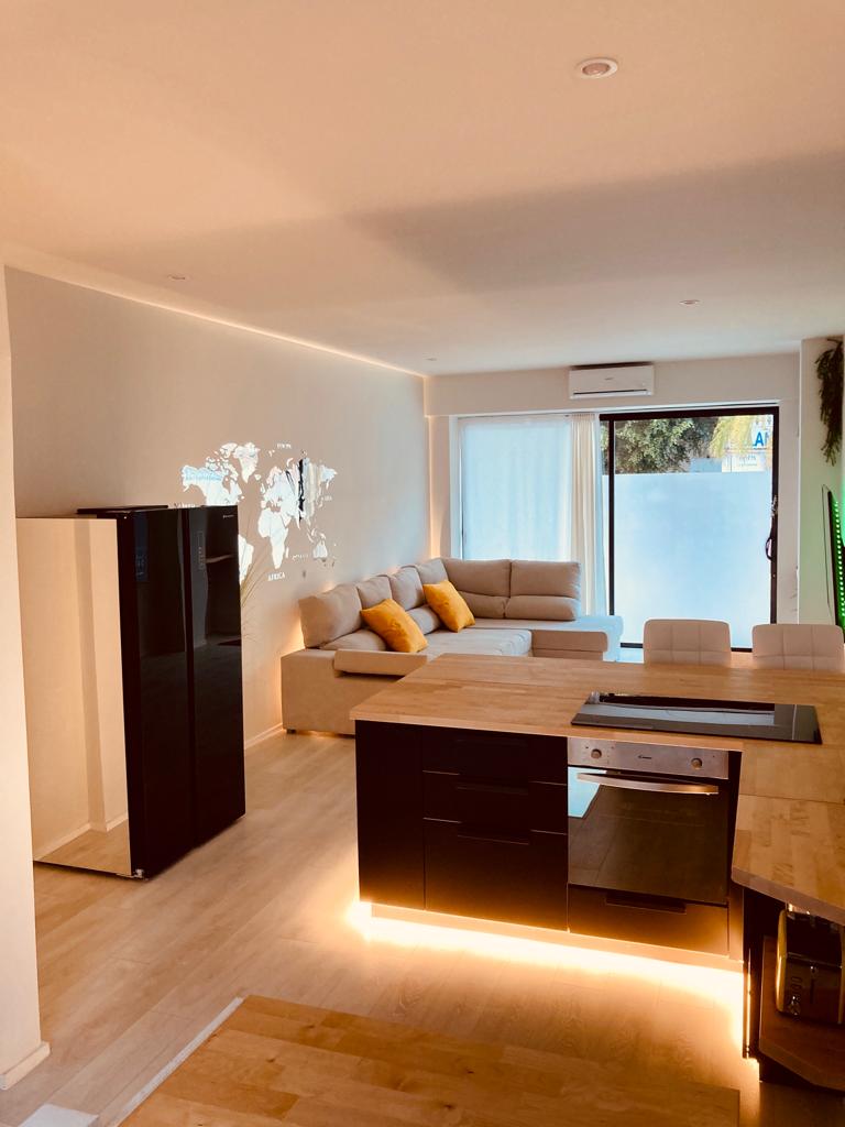 LANGTIDSLEIEFRA 1 OKTOBER 2025 VAKKER DUPLEX I MONTEMAR VED SIDEN AV LA CARIHUELA (TORREMOLINOS)