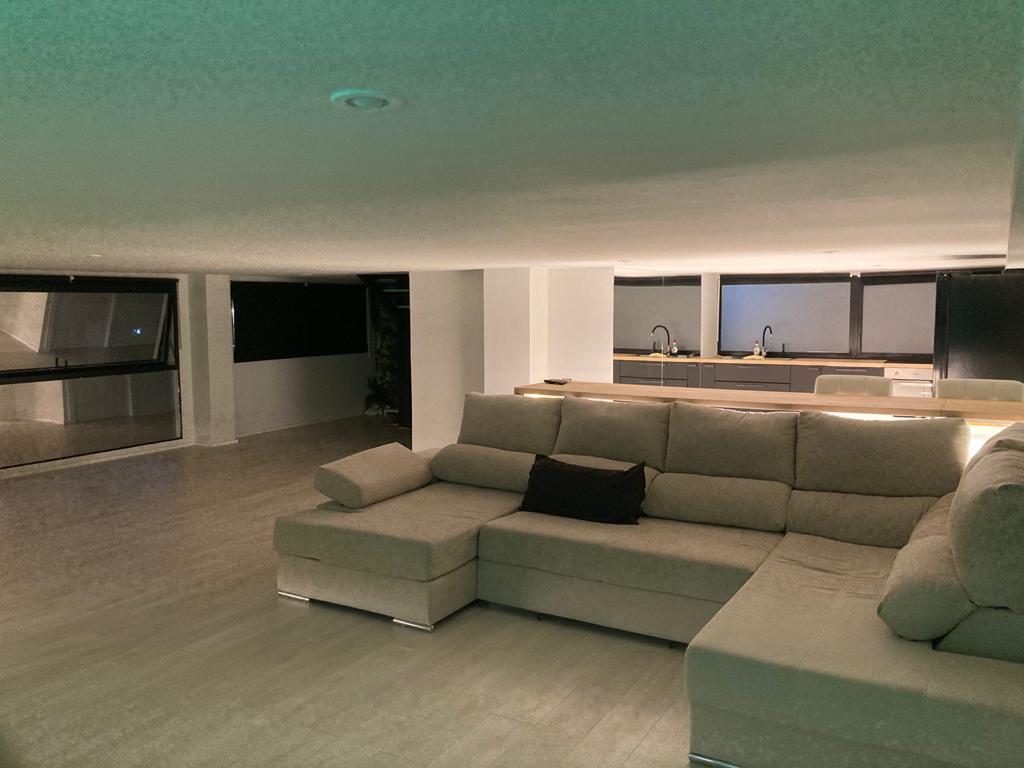 LANGTIDSLEIEFRA 1 OKTOBER 2025 VAKKER DUPLEX I MONTEMAR VED SIDEN AV LA CARIHUELA (TORREMOLINOS)