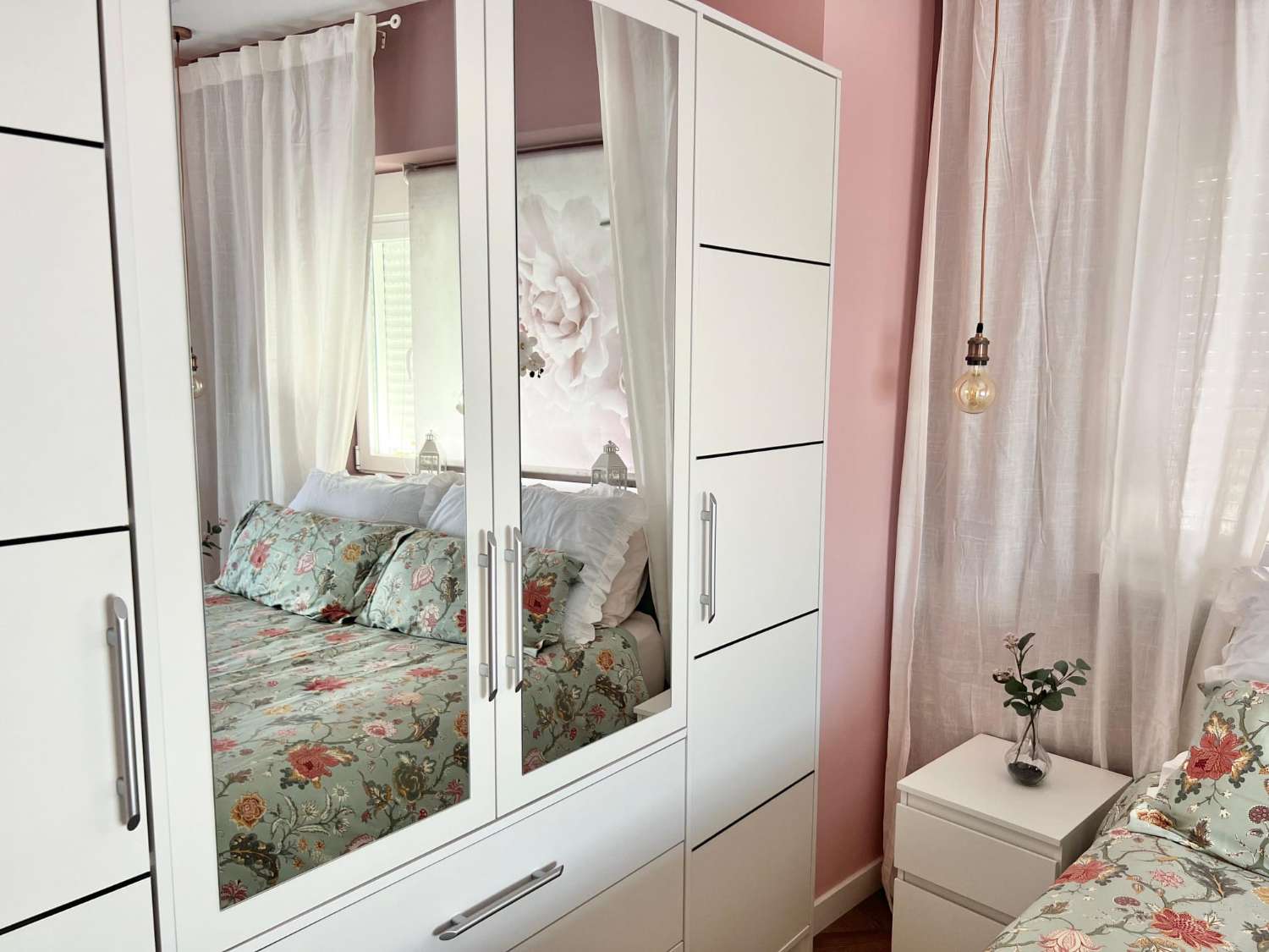 MEDIA TEMPORADA. SE ALQUILA DESDE  1.9.25-30.6.26   PRECIOSO APARTAMENTO   EN 1ª LÍNEA DE PLAYA CON VISTAS LATERALES AL MAR EN BENALMÁDENA.