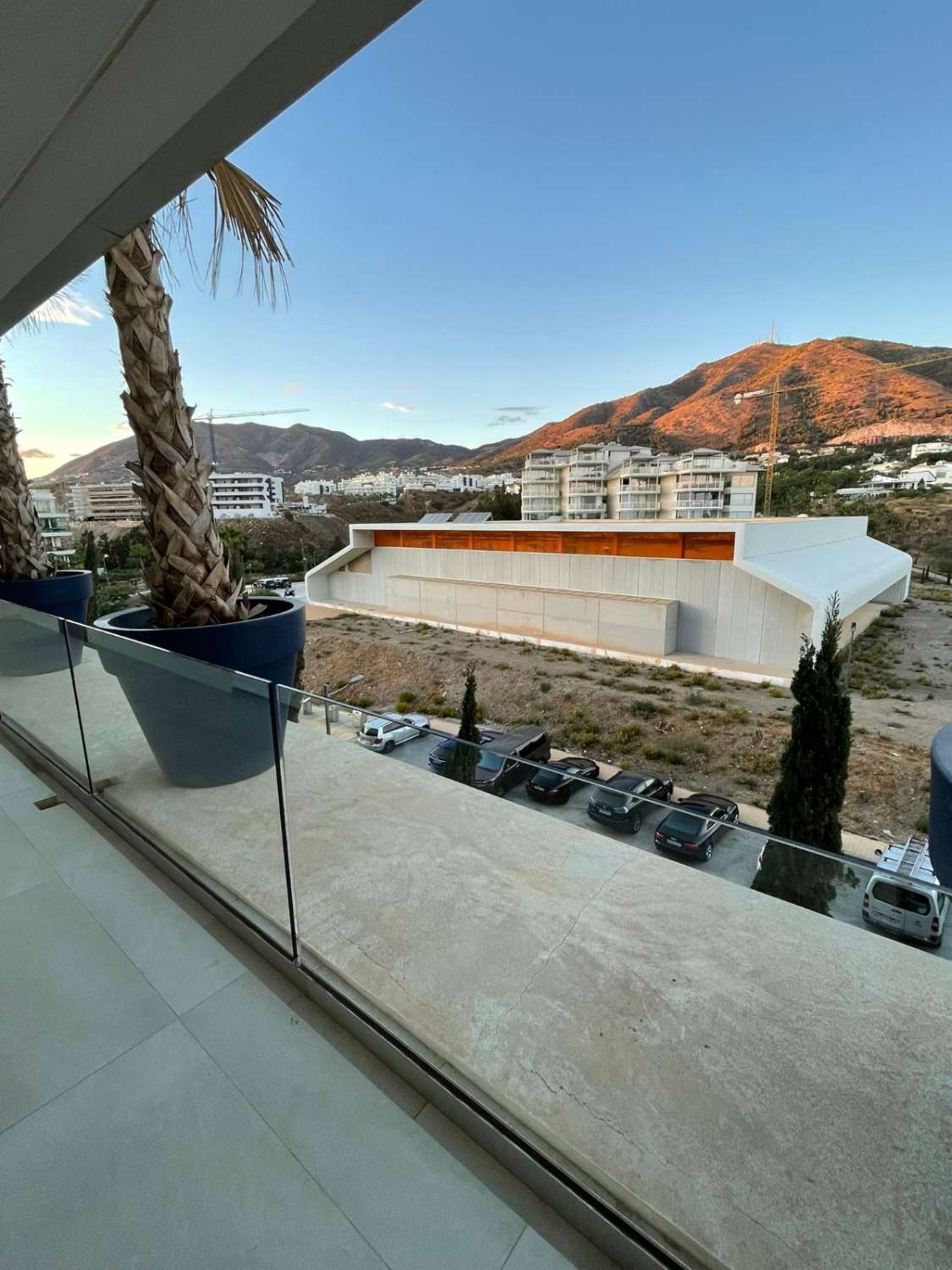 Se alquila por larga temporada desde YA magnifico apartamento con vistas al  mar  SIN AMUEBLAR  en el Higuerón parte costera