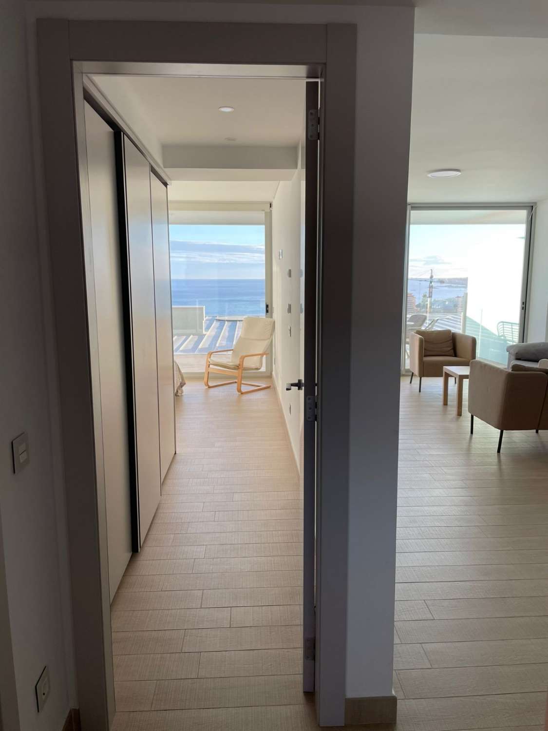 Se alquila por larga temporada desde YA magnifico apartamento con vistas al  mar  SIN AMUEBLAR  en el Higuerón parte costera