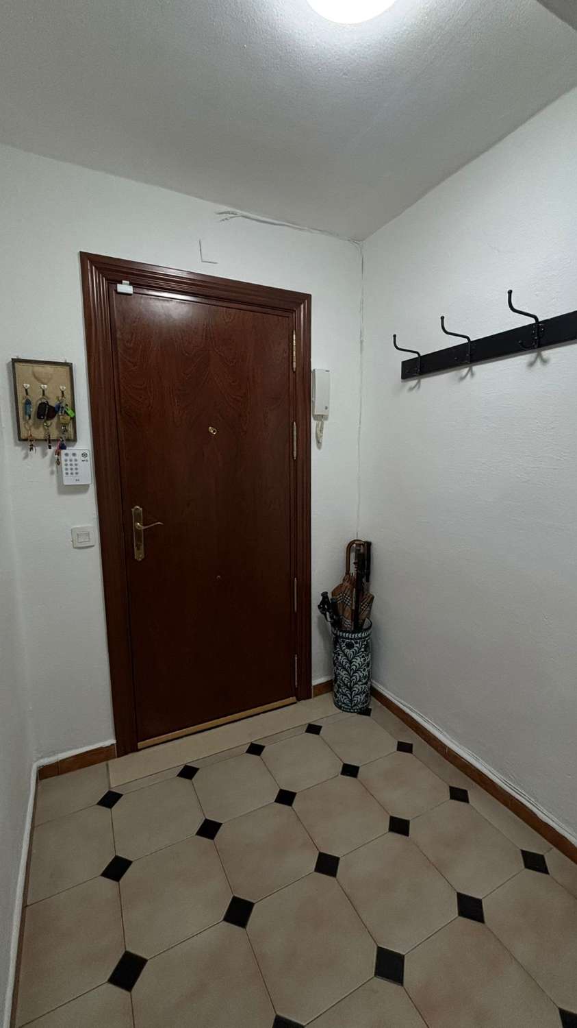 ALQUILER DE MEDIA  TEMPORADA .  DESDE  1.9.25-30.6.26 BONITO APARTAMENTO CERCA DE PLAZA SOLYMAR ( BENALMADENA)