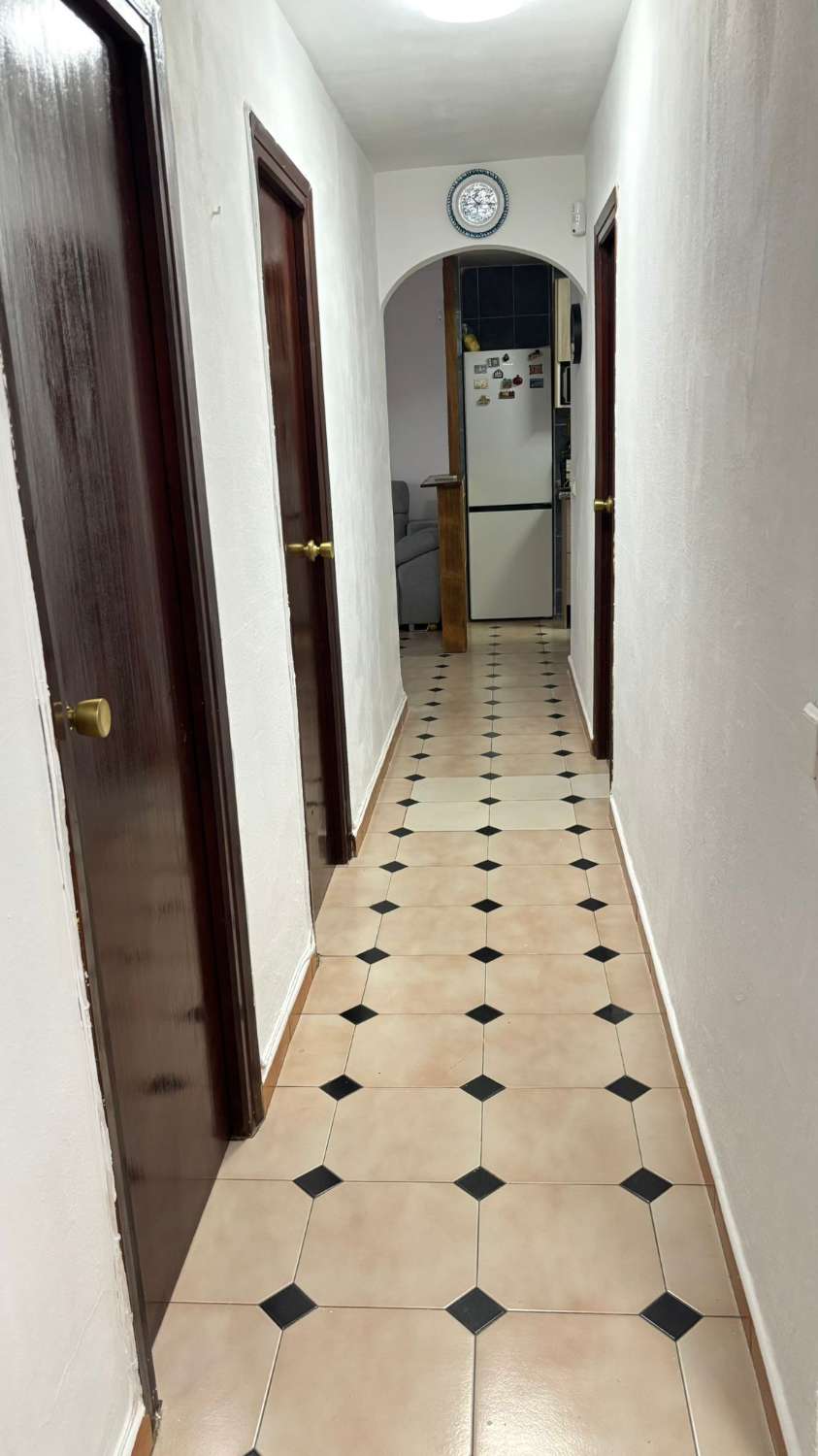 ALQUILER DE MEDIA  TEMPORADA .  DESDE  1.9.25-30.6.26 BONITO APARTAMENTO CERCA DE PLAZA SOLYMAR ( BENALMADENA)