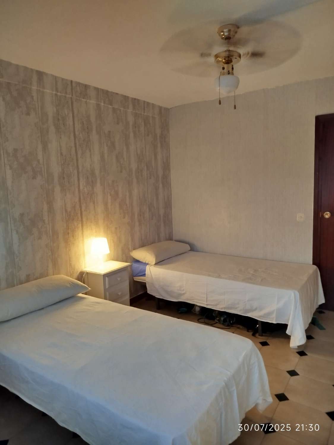 ALQUILER DE MEDIA  TEMPORADA .  DESDE  1.9.25-30.6.26 BONITO APARTAMENTO CERCA DE PLAZA SOLYMAR ( BENALMADENA)
