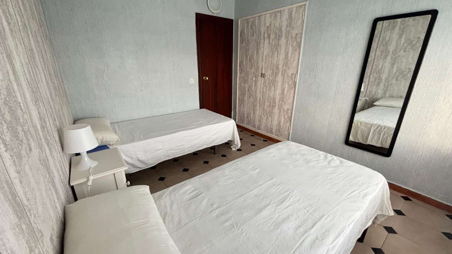 ALQUILER DE MEDIA  TEMPORADA .  DESDE  1.9.25-30.6.26 BONITO APARTAMENTO CERCA DE PLAZA SOLYMAR ( BENALMADENA)