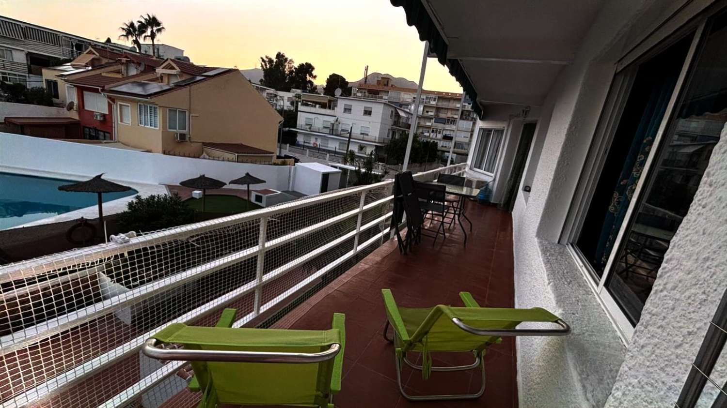 ALQUILER DE MEDIA  TEMPORADA .  DESDE  1.9.25-30.6.26 BONITO APARTAMENTO CERCA DE PLAZA SOLYMAR ( BENALMADENA)