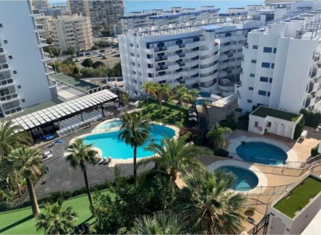 GRAZIOSO APPARTAMENTO CON VISTA SUL MARE A 150 METRI DALLA SPIAGGIA DI BENALMADENA IN AFFITTO A LUNGO TERMINE