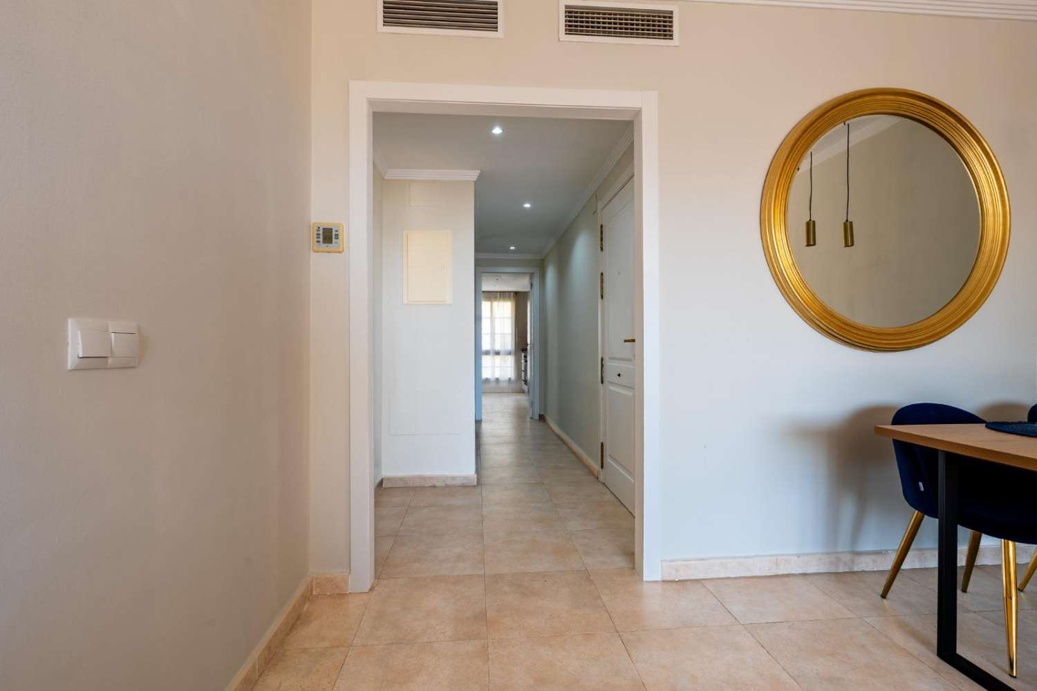 VACKER HELRENOVERAD MÖBLERAD DUPLEX TILL SALU I RIVIERA DEL SOL (MIJAS)