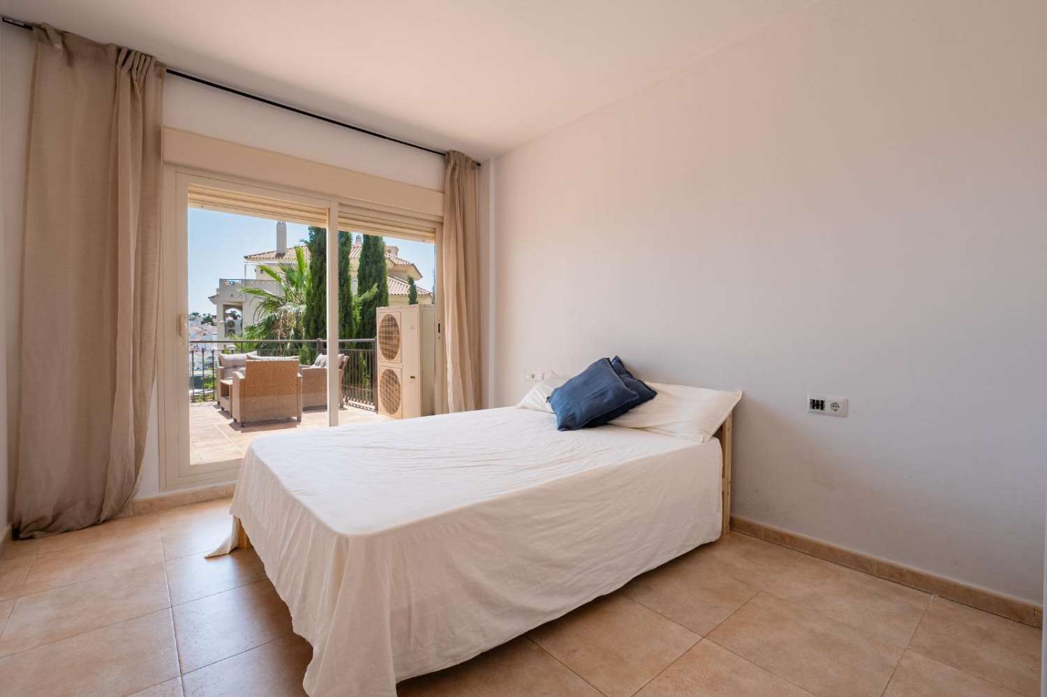 VACKER HELRENOVERAD MÖBLERAD DUPLEX TILL SALU I RIVIERA DEL SOL (MIJAS)