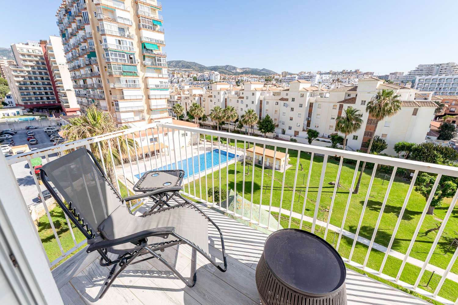 PER L'AFFITTO A METÀ TERMINE DAL 1.9.25-30.6.26 GRAZIOSO MONOLOCALE SULLA 1A LINEA DELLA SPIAGGIA DI BENALMADENA