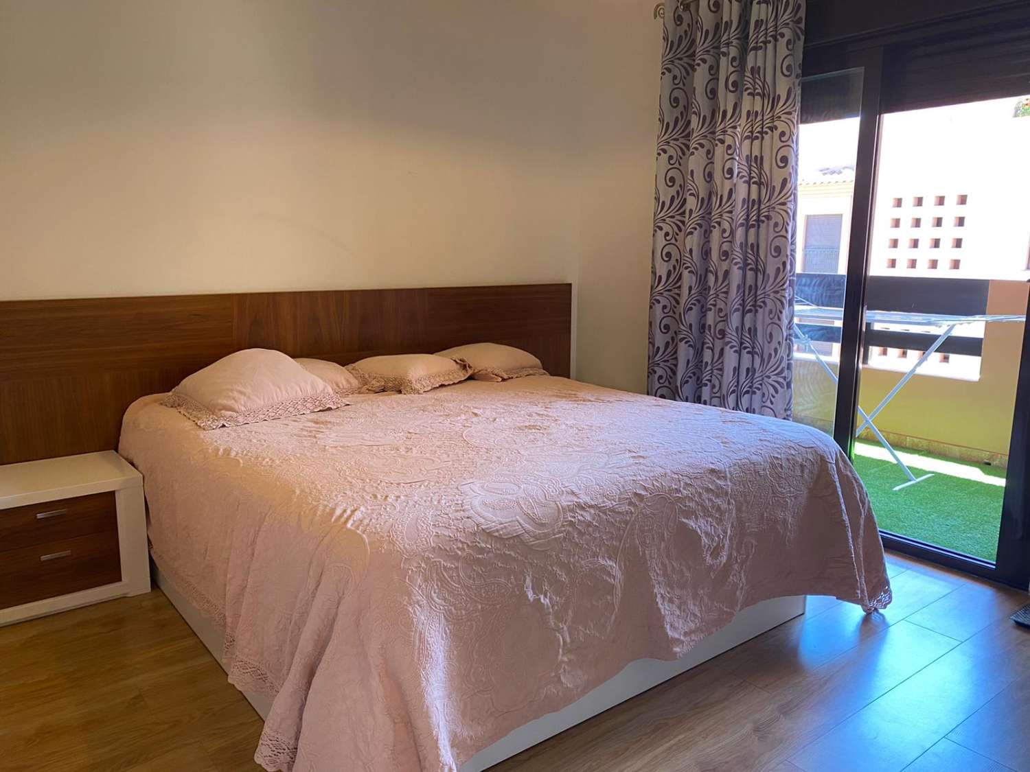 LÅNGSIKTIG - SEDAN SEPTEMBER MAGNIFIK LÄGENHET UTHYRES I ETT LYXKOMPLEX I BENALMADENA