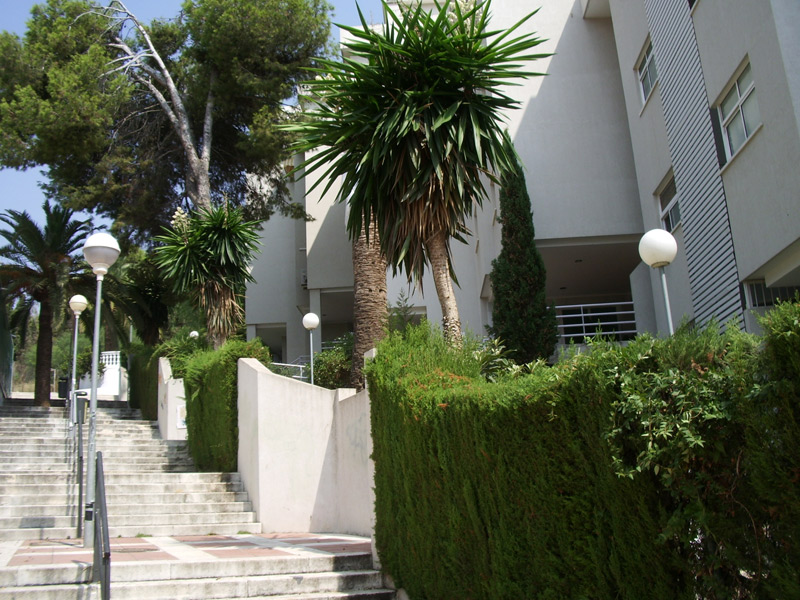 MOOI APPARTEMENT TE HUUR VOOR LANGE TERMIJN IN HET CENTRUM VAN LA CARIHUELA (TORREMOLINOS)