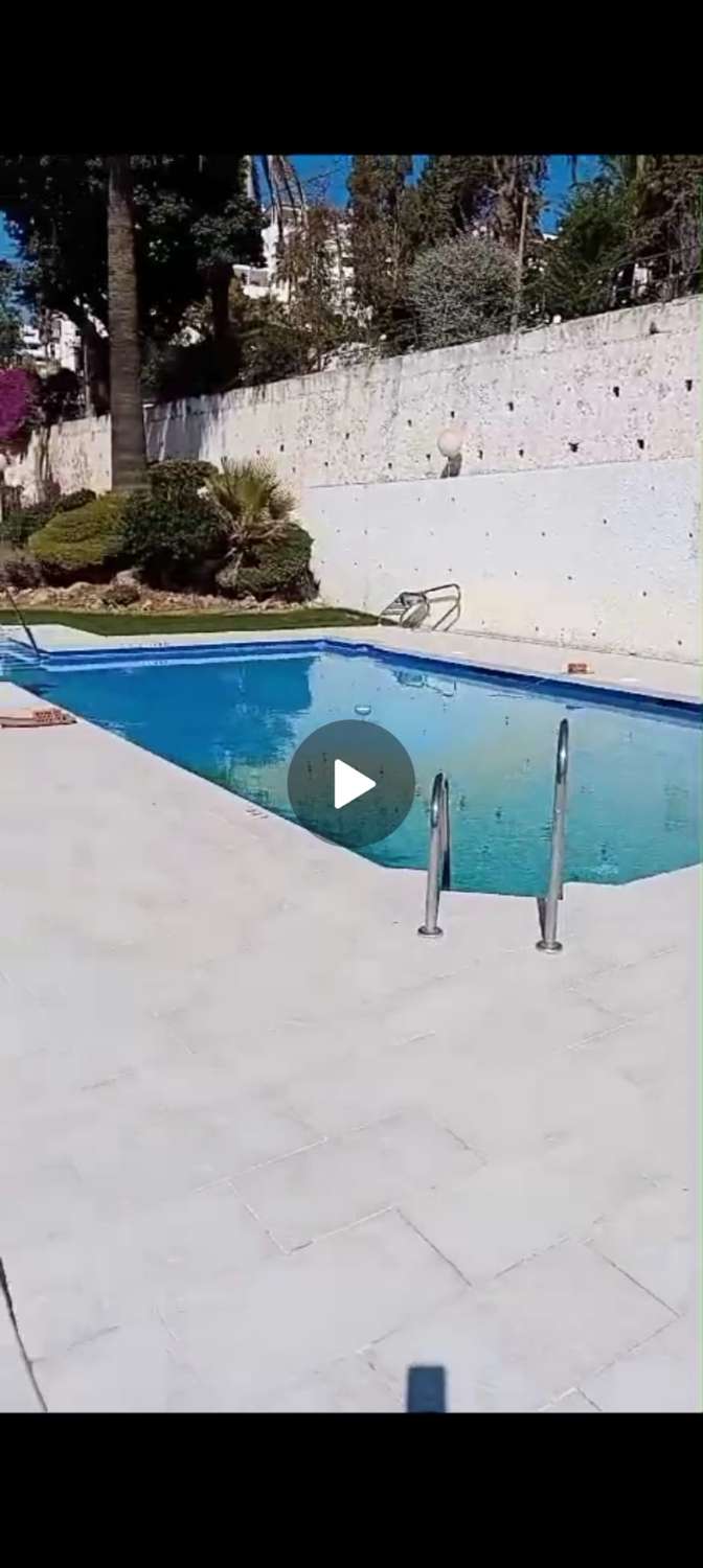 MOOI APPARTEMENT TE HUUR VOOR LANGE TERMIJN IN HET CENTRUM VAN LA CARIHUELA (TORREMOLINOS)
