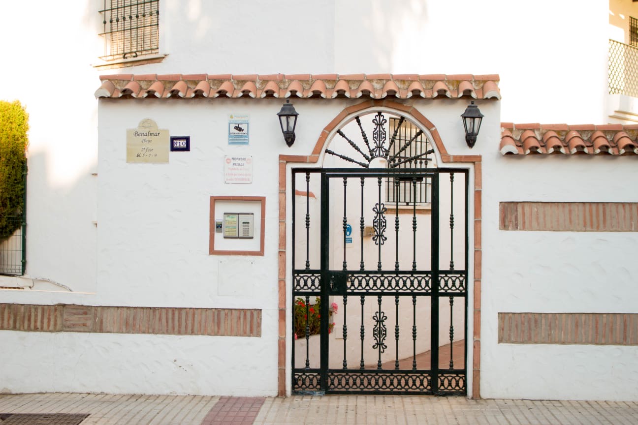 MEDIA TEMPORADA SE ALQUILA DESDE 1.9. 25-30.6.26  BONITO APARTAMENTO EN PLANTA BAJA A 150 METROS DE LA PLAYA EN BENALMADENA