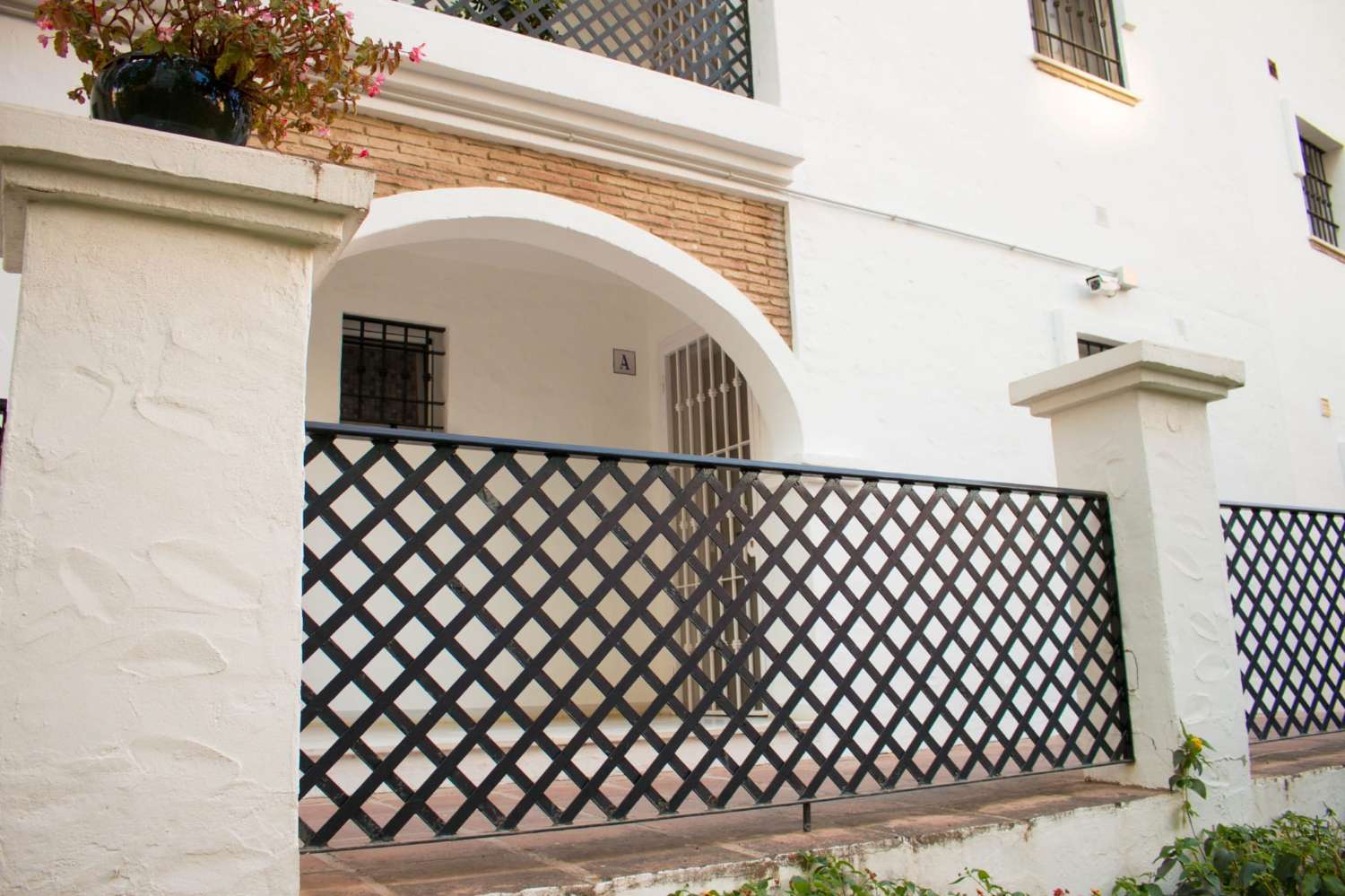 MEDIA TEMPORADA SE ALQUILA DESDE 1.9. 25-30.6.26  BONITO APARTAMENTO EN PLANTA BAJA A 150 METROS DE LA PLAYA EN BENALMADENA