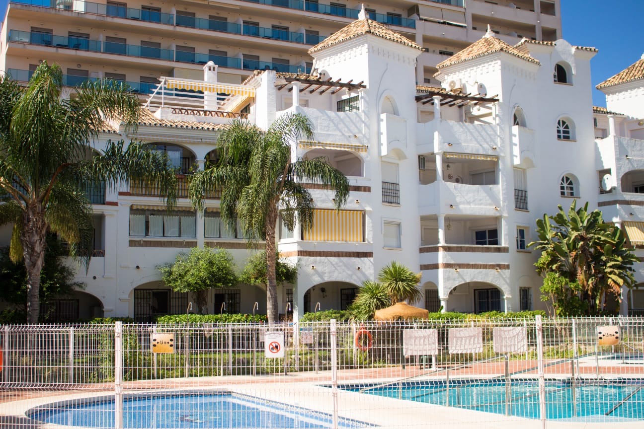 MEDIA TEMPORADA SE ALQUILA DESDE 1.9. 25-30.6.26  BONITO APARTAMENTO EN PLANTA BAJA A 150 METROS DE LA PLAYA EN BENALMADENA