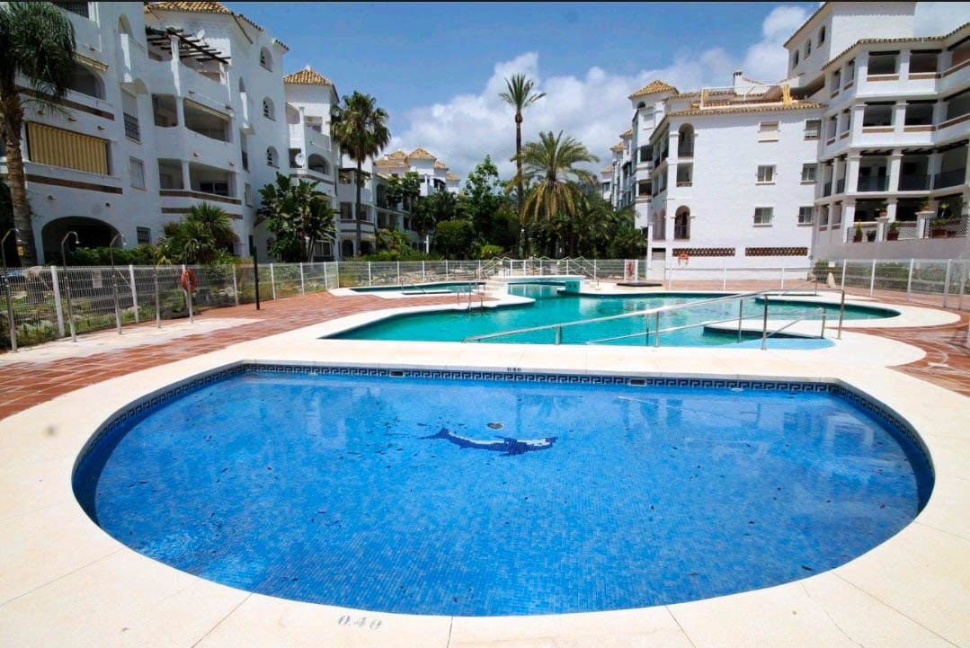 MEDIA TEMPORADA SE ALQUILA DESDE 1.9. 25-30.6.26  BONITO APARTAMENTO EN PLANTA BAJA A 150 METROS DE LA PLAYA EN BENALMADENA