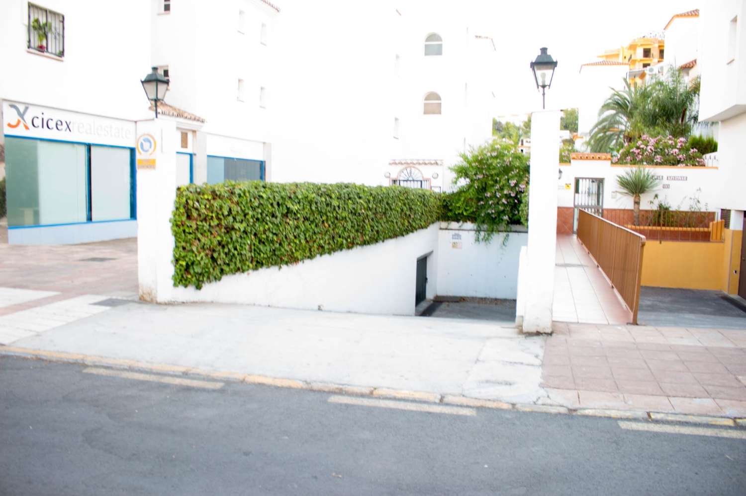 MEDIA TEMPORADA SE ALQUILA DESDE 1.9. 25-30.6.26  BONITO APARTAMENTO EN PLANTA BAJA A 150 METROS DE LA PLAYA EN BENALMADENA