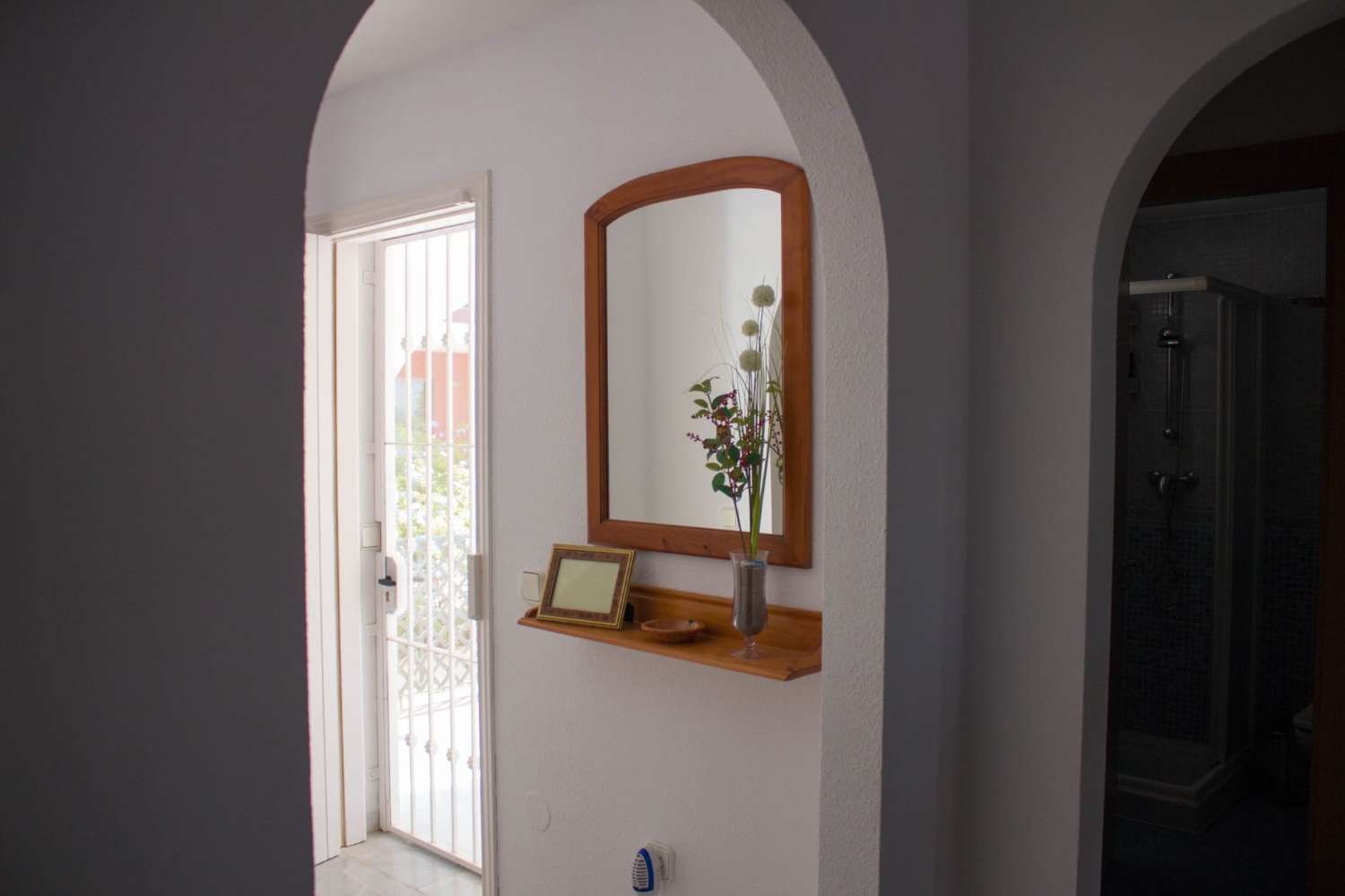 MEDIA TEMPORADA SE ALQUILA DESDE 1.9. 25-30.6.26  BONITO APARTAMENTO EN PLANTA BAJA A 150 METROS DE LA PLAYA EN BENALMADENA