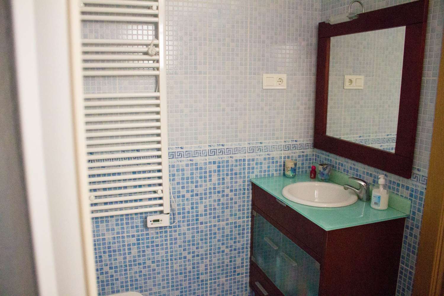 MEDIA TEMPORADA SE ALQUILA DESDE 1.9. 25-30.6.26  BONITO APARTAMENTO EN PLANTA BAJA A 150 METROS DE LA PLAYA EN BENALMADENA