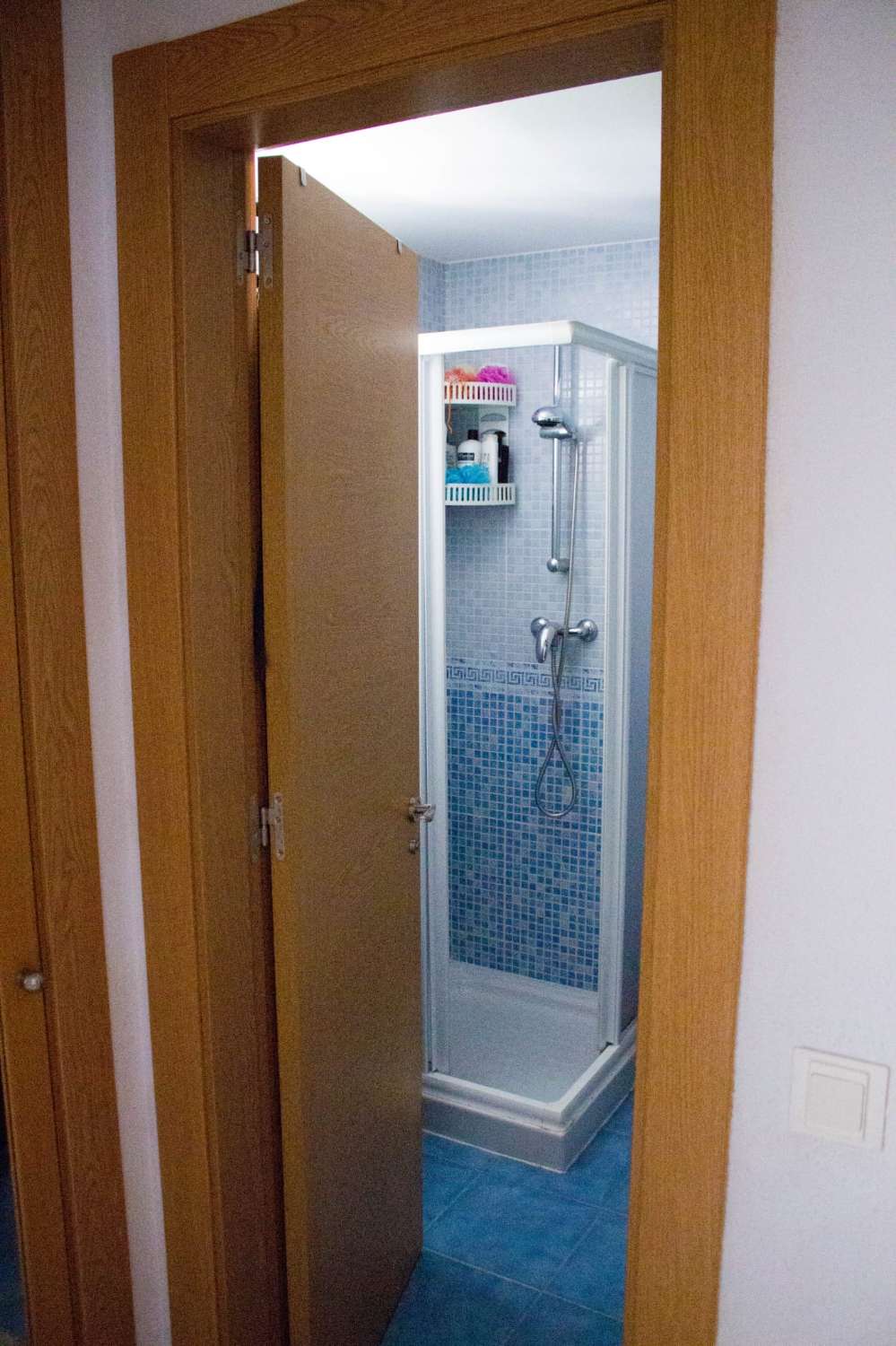 MEDIA TEMPORADA SE ALQUILA DESDE 1.9. 25-30.6.26  BONITO APARTAMENTO EN PLANTA BAJA A 150 METROS DE LA PLAYA EN BENALMADENA