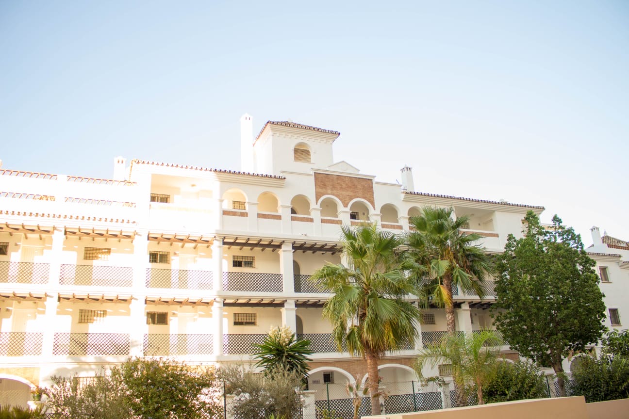 MEDIA TEMPORADA SE ALQUILA DESDE 1.9. 25-30.6.26  BONITO APARTAMENTO EN PLANTA BAJA A 150 METROS DE LA PLAYA EN BENALMADENA