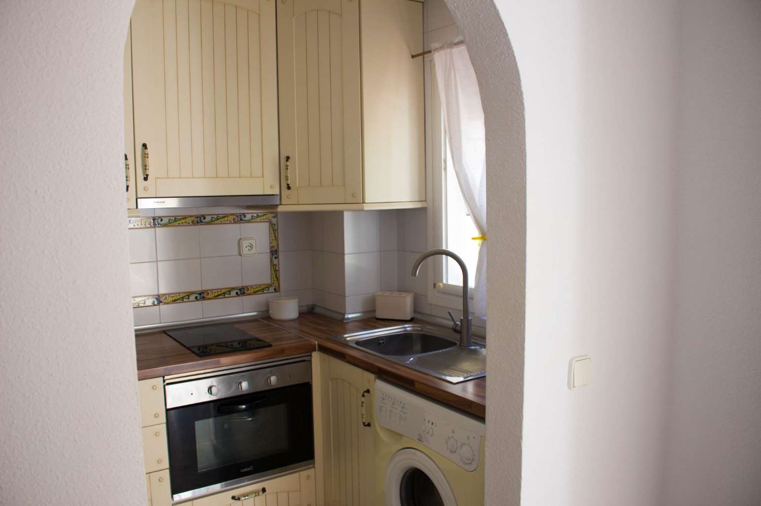 MEDIA TEMPORADA SE ALQUILA DESDE 1.9. 25-30.6.26  BONITO APARTAMENTO EN PLANTA BAJA A 150 METROS DE LA PLAYA EN BENALMADENA