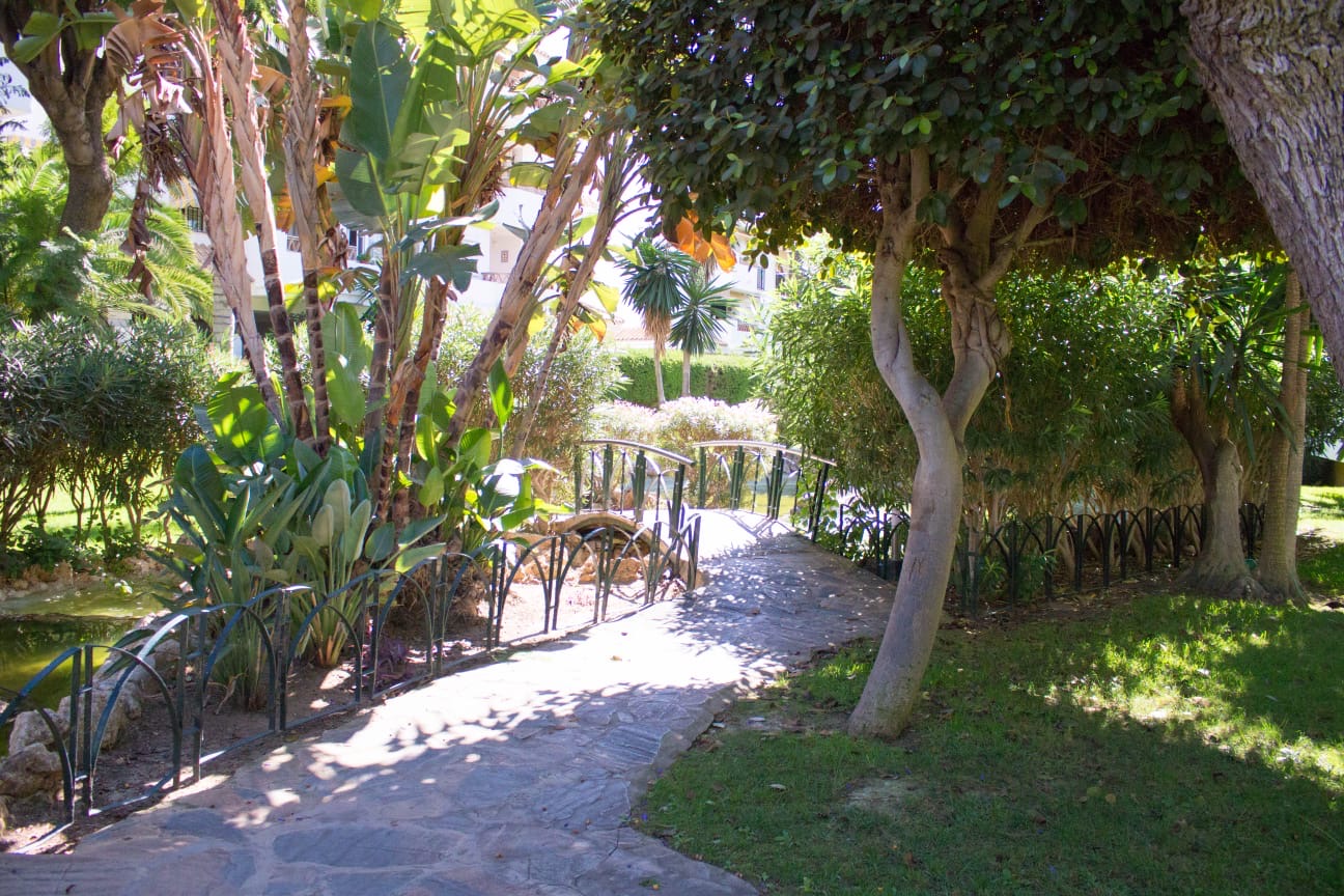 MEDIA TEMPORADA SE ALQUILA DESDE 1.9. 25-30.6.26  BONITO APARTAMENTO EN PLANTA BAJA A 150 METROS DE LA PLAYA EN BENALMADENA