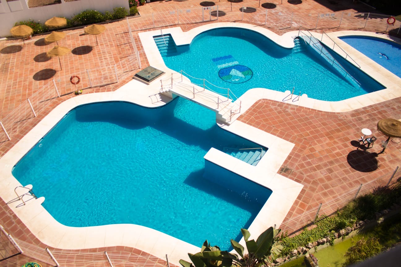 MEDIA TEMPORADA SE ALQUILA DESDE 1.9. 25-30.6.26  BONITO APARTAMENTO EN PLANTA BAJA A 150 METROS DE LA PLAYA EN BENALMADENA