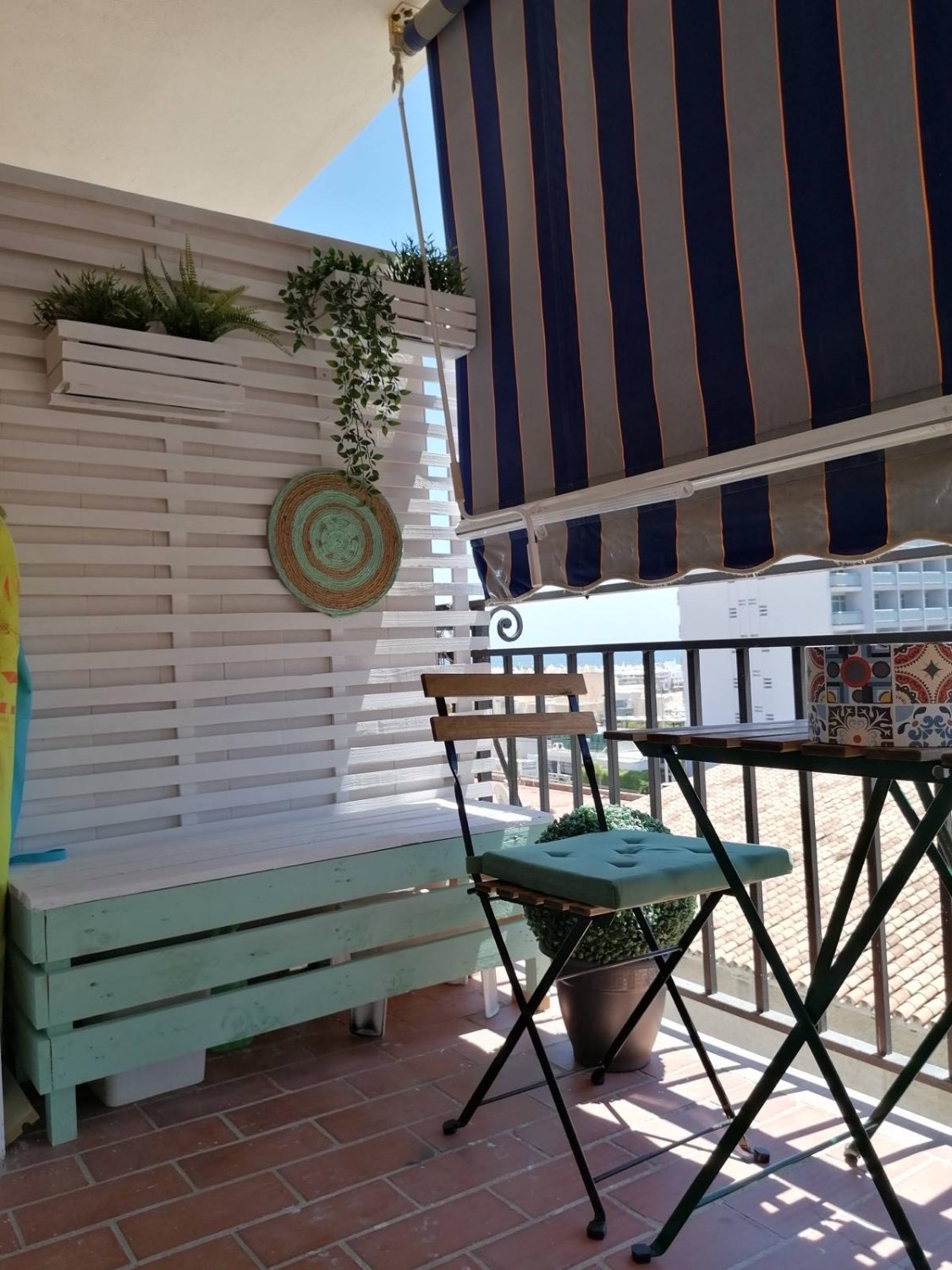 MIDDENSEIZOEN .TE HUUR VAN 1.9.25-30.6.26MOOI APPARTEMENT MET UITZICHT OP ZEE OP 50 METER VAN HET STRAND IN BENALMÁDENA