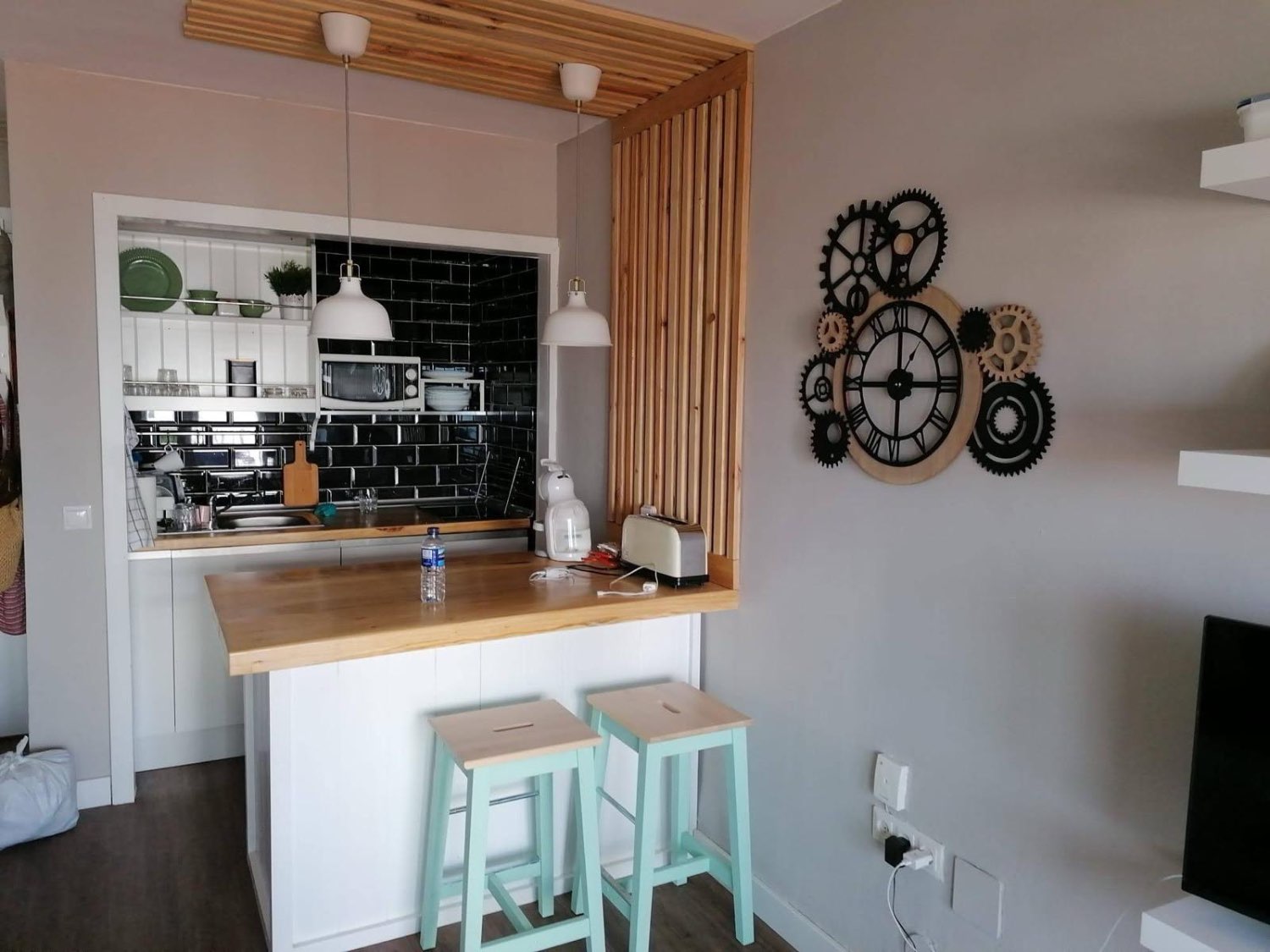 MIDDENSEIZOEN .TE HUUR VAN 1.9.25-30.6.26MOOI APPARTEMENT MET UITZICHT OP ZEE OP 50 METER VAN HET STRAND IN BENALMÁDENA