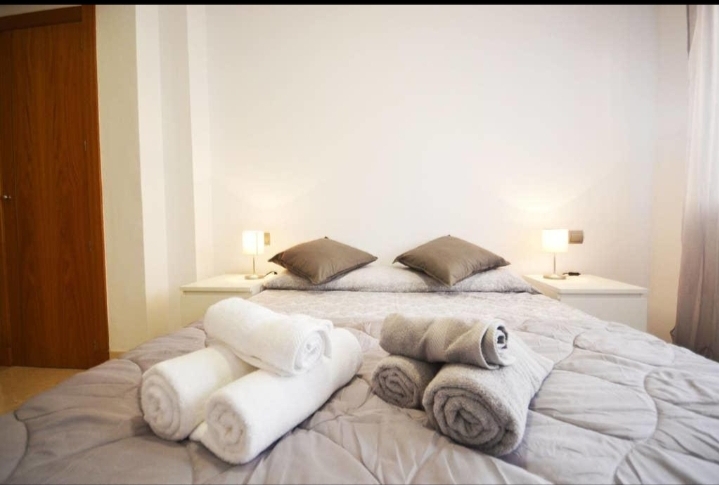 LANG SEIZOEN. MOOI APPARTEMENT TE HUUR IN BENALMÁDENA
