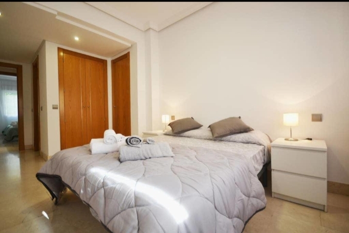 LANG SEIZOEN. MOOI APPARTEMENT TE HUUR IN BENALMÁDENA
