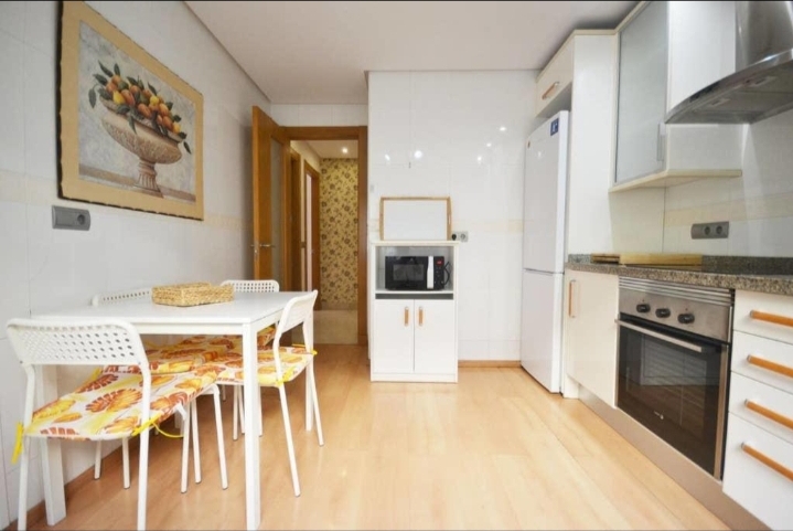 LANG SEIZOEN. MOOI APPARTEMENT TE HUUR IN BENALMÁDENA