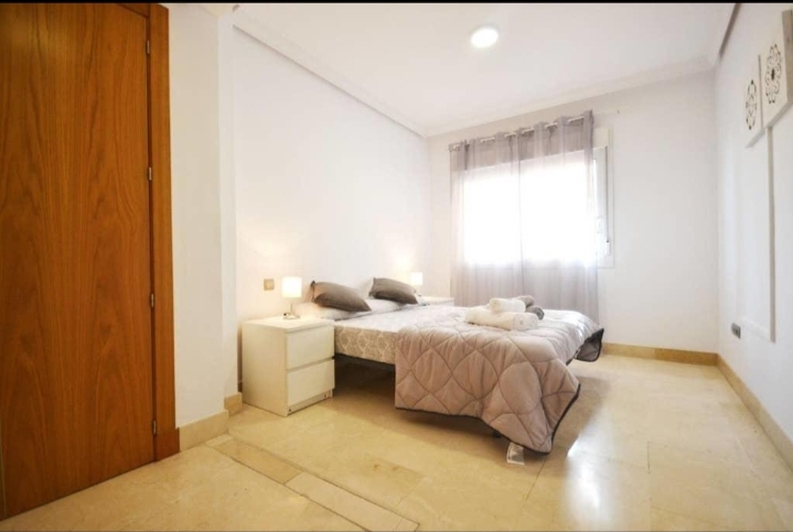 LANG SEIZOEN. MOOI APPARTEMENT TE HUUR IN BENALMÁDENA