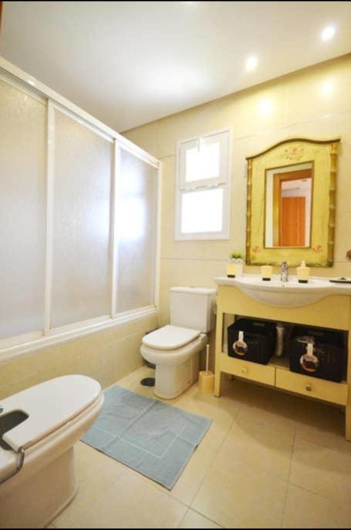 LANG SEIZOEN. MOOI APPARTEMENT TE HUUR IN BENALMÁDENA