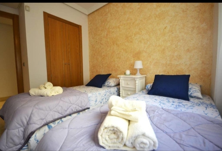 LANG SEIZOEN. MOOI APPARTEMENT TE HUUR IN BENALMÁDENA