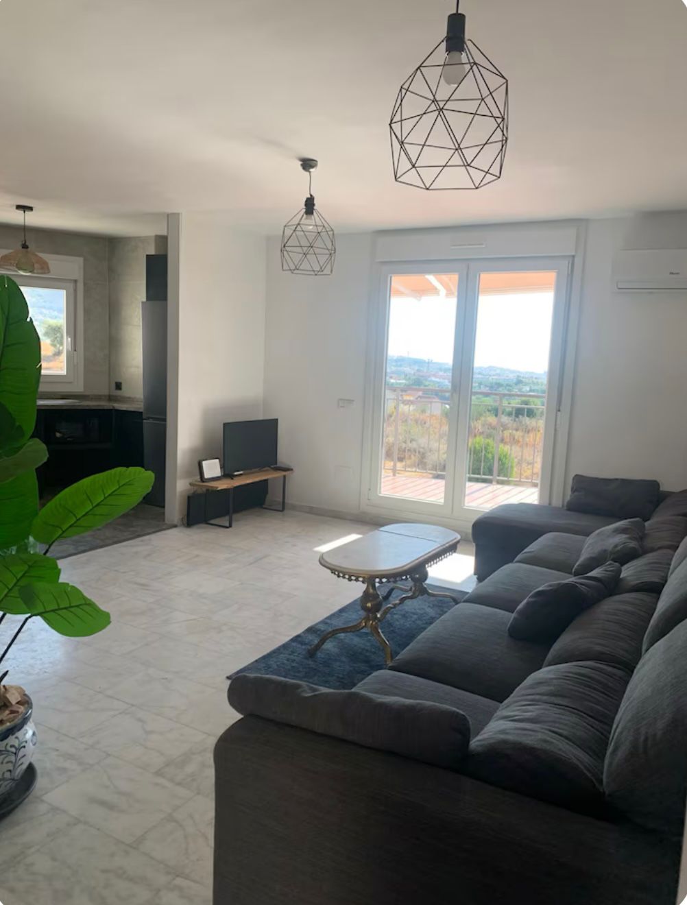 HALVTIDSUTHYRNING FRÅN 16.9.25-31.5.26 VACKER PARHUS VILLA MED HAVSUTSIKT I BENALMADENA