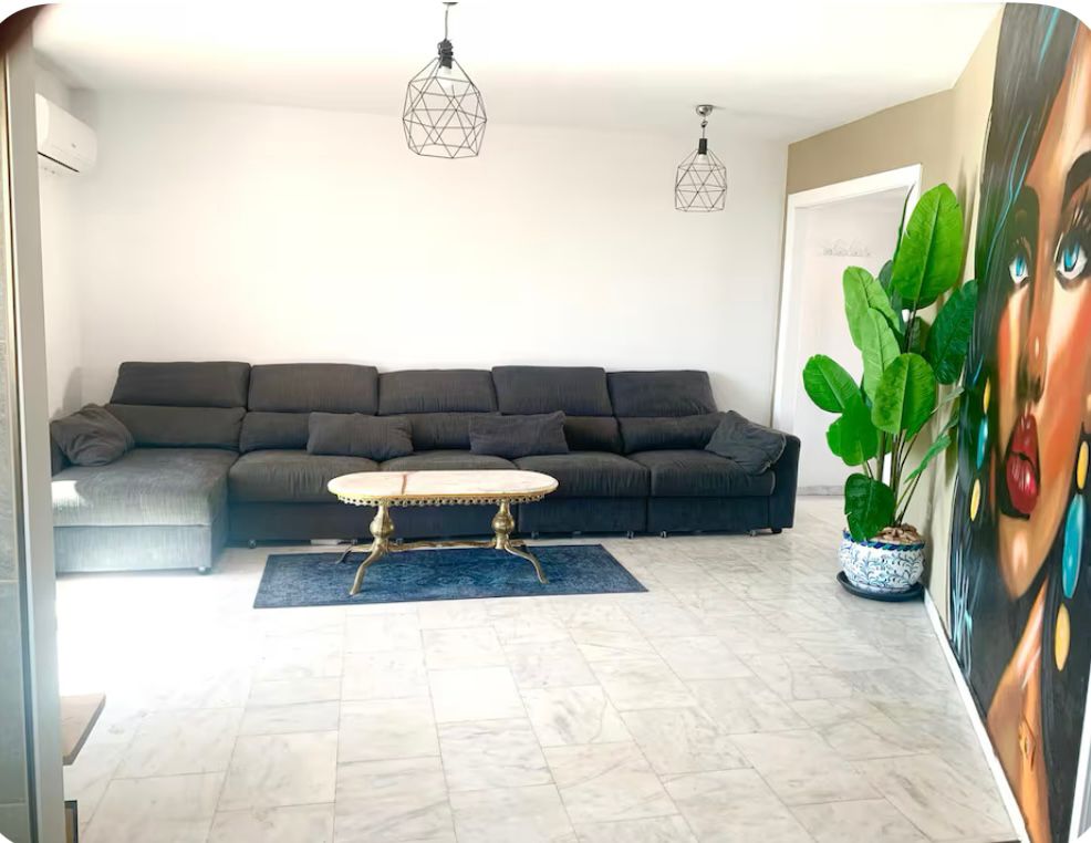 HALVTIDSUTHYRNING FRÅN 16.9.25-31.5.26 VACKER PARHUS VILLA MED HAVSUTSIKT I BENALMADENA