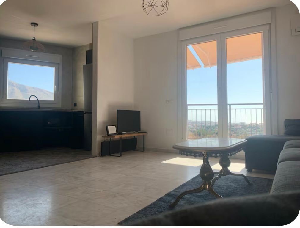 HALVTIDSUTHYRNING FRÅN 16.9.25-31.5.26 VACKER PARHUS VILLA MED HAVSUTSIKT I BENALMADENA