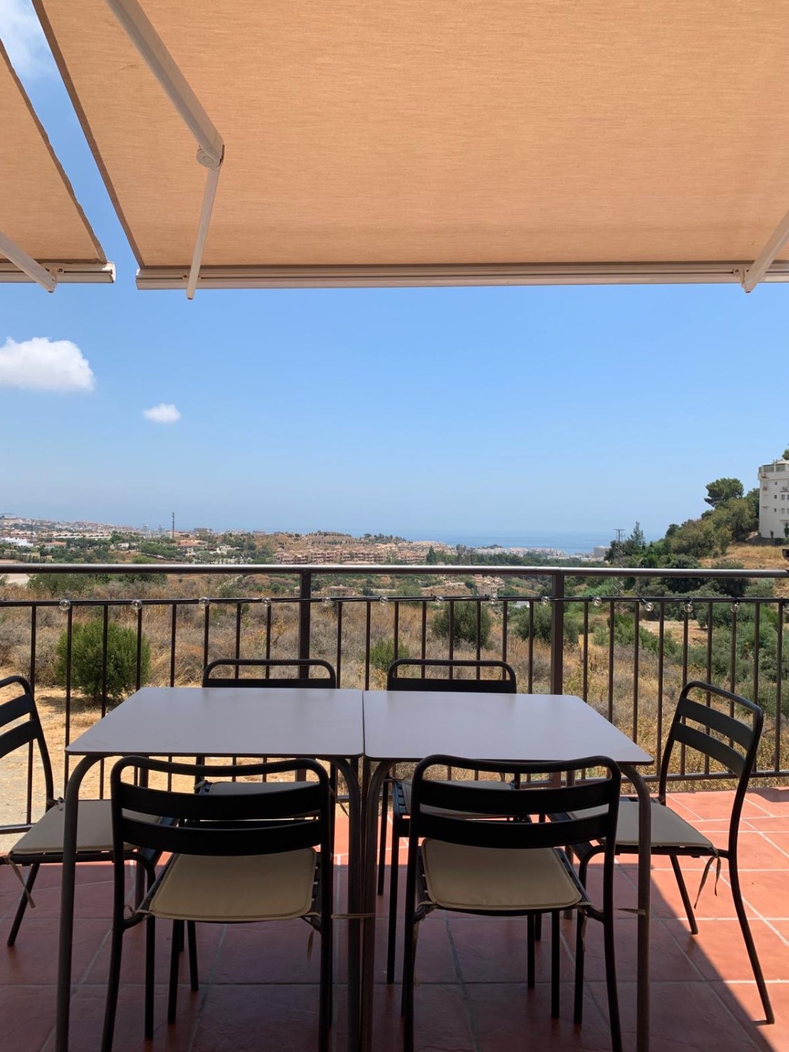 HALVTIDSUTHYRNING FRÅN 16.9.25-31.5.26 VACKER PARHUS VILLA MED HAVSUTSIKT I BENALMADENA