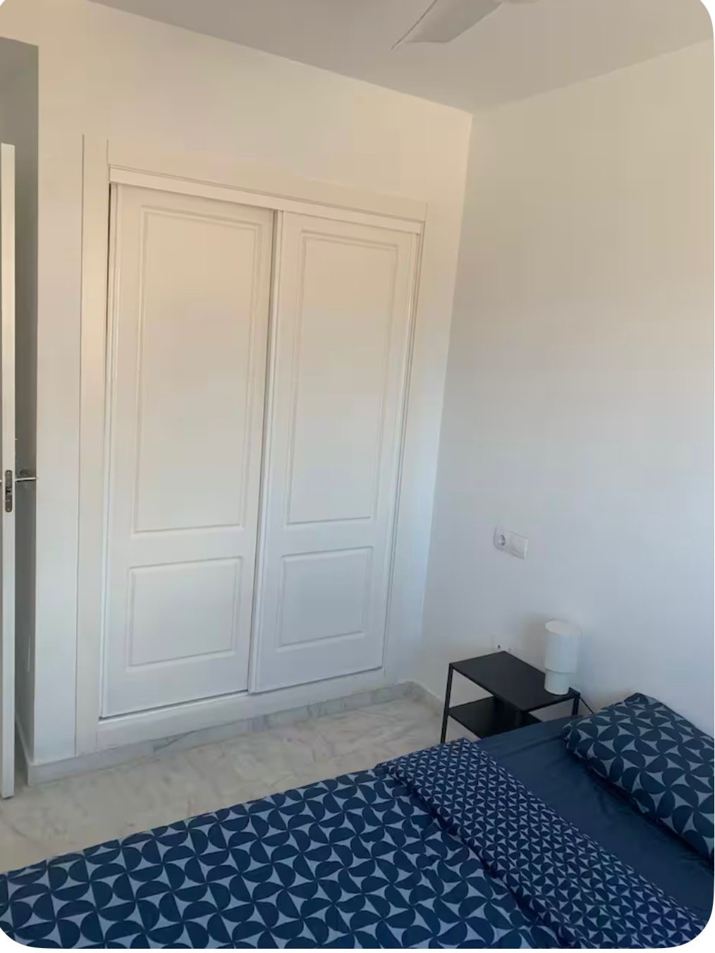 HALVTIDSUTHYRNING FRÅN 16.9.25-31.5.26 VACKER PARHUS VILLA MED HAVSUTSIKT I BENALMADENA