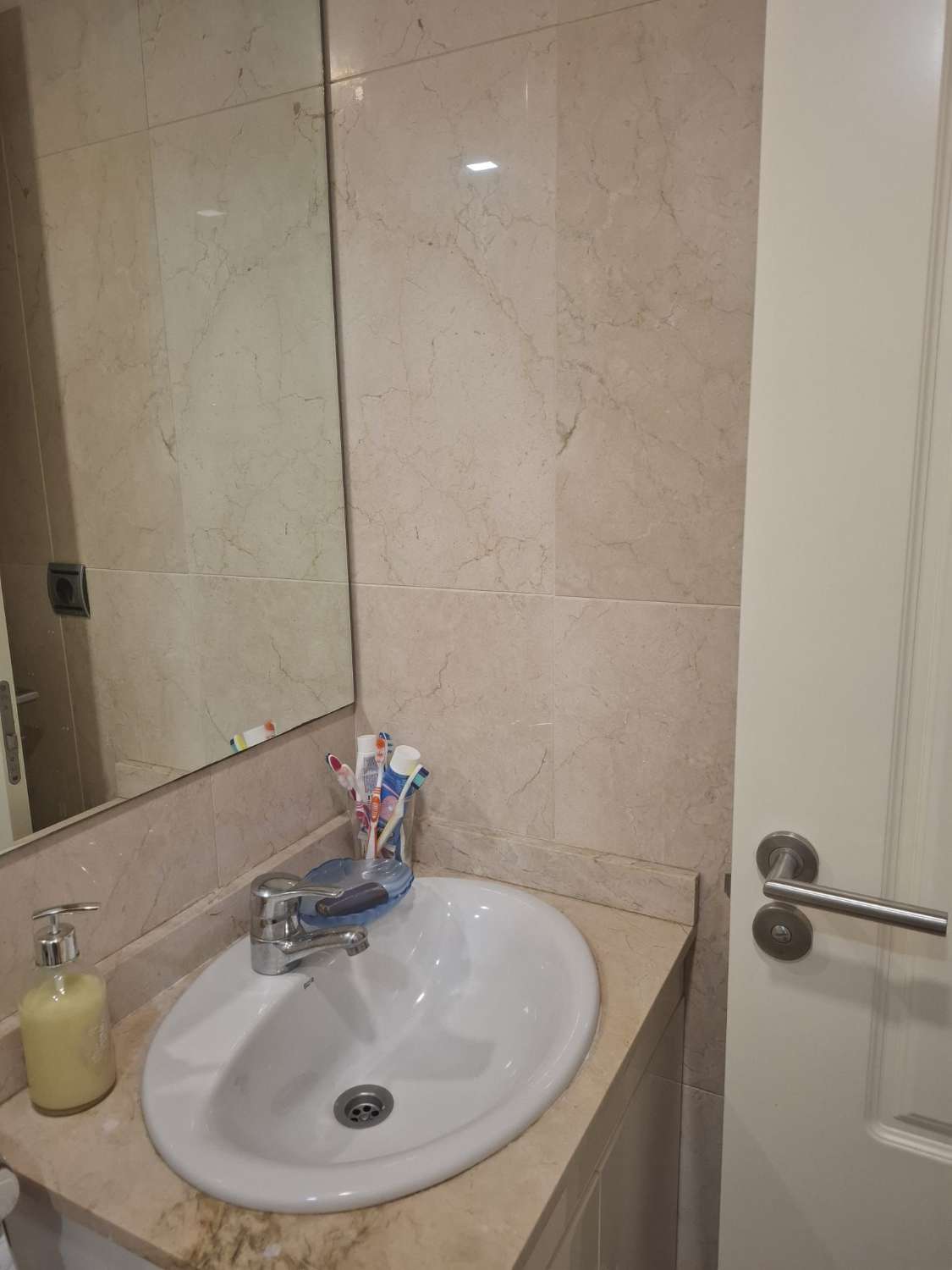 Se alquila MEDIA TEMPORADA del 15/9/25-30/6/2026  bonito apartamento en Benalmádena Costa a 150 metros de la playa