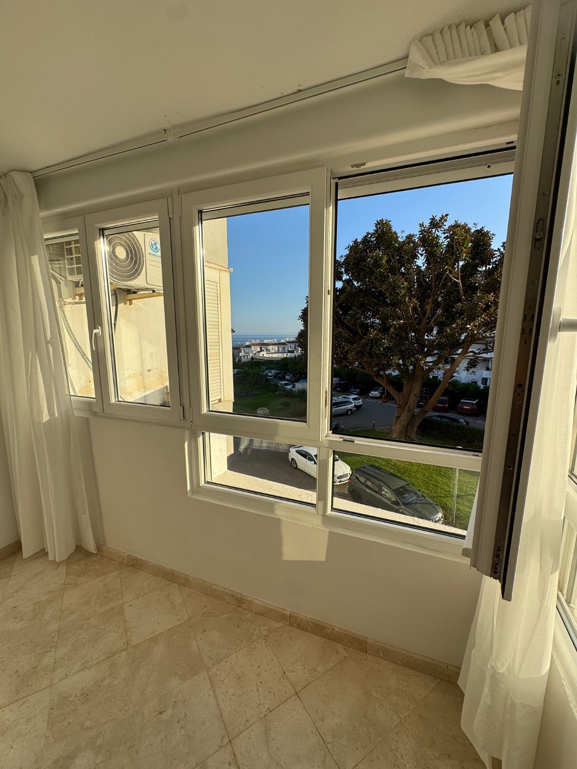Fint studio med havutsikt til leie på lang sikt på 1st linje av stranden (Calahonda-området) Mijas