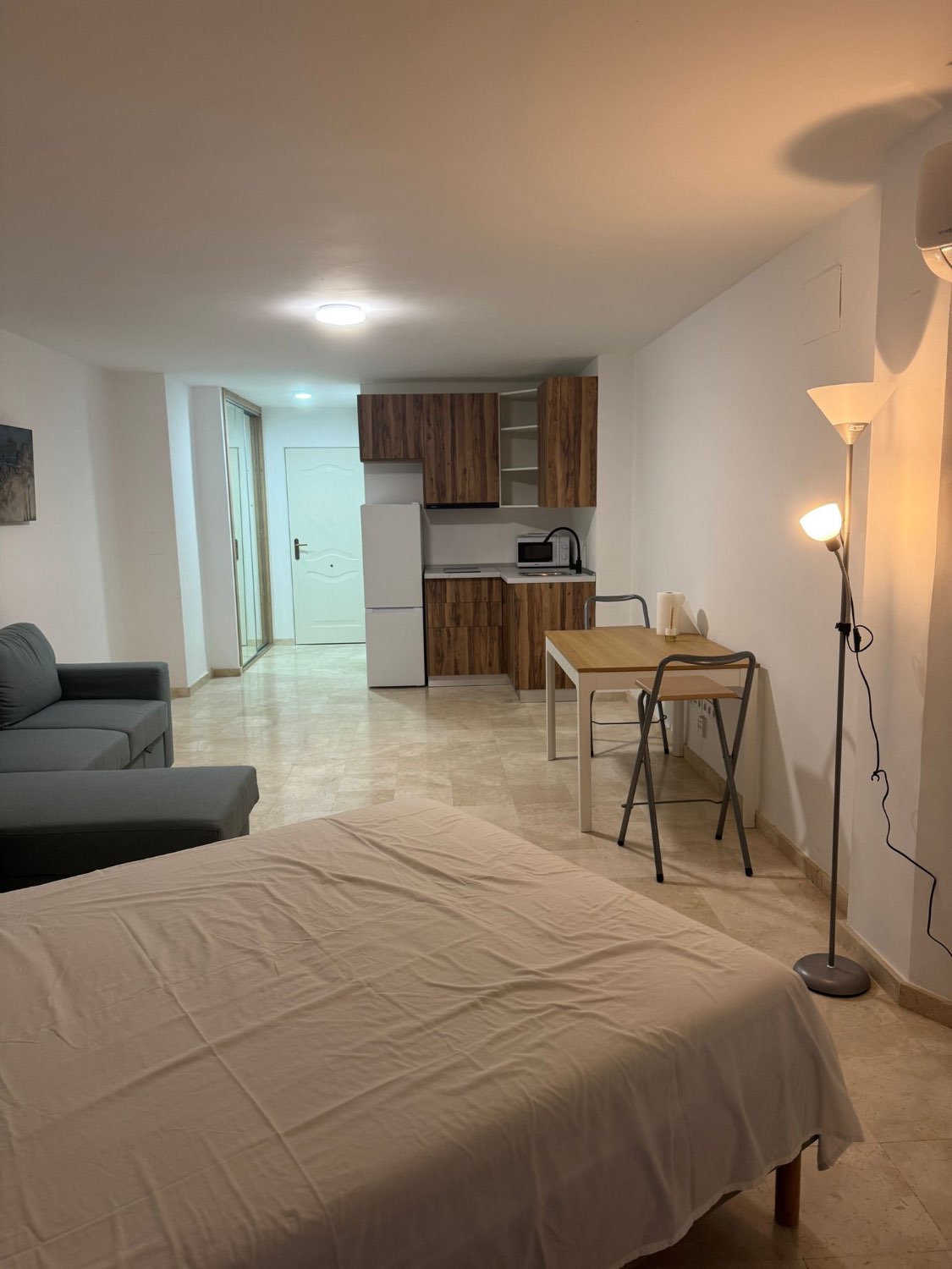 Fint studio med havutsikt til leie på lang sikt på 1st linje av stranden (Calahonda-området) Mijas