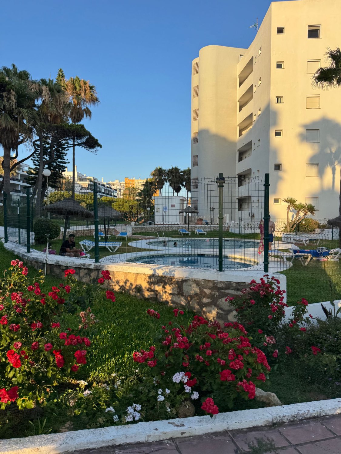 Fint studio med havutsikt til leie på lang sikt på 1st linje av stranden (Calahonda-området) Mijas