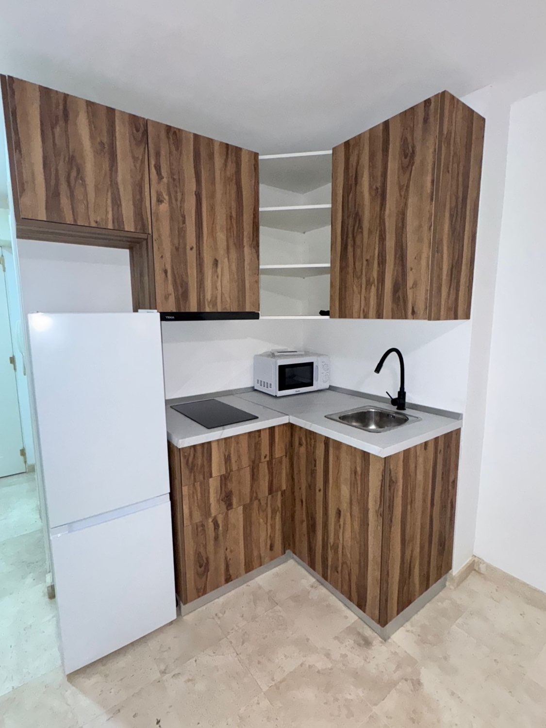Fint studio med havutsikt til leie på lang sikt på 1st linje av stranden (Calahonda-området) Mijas