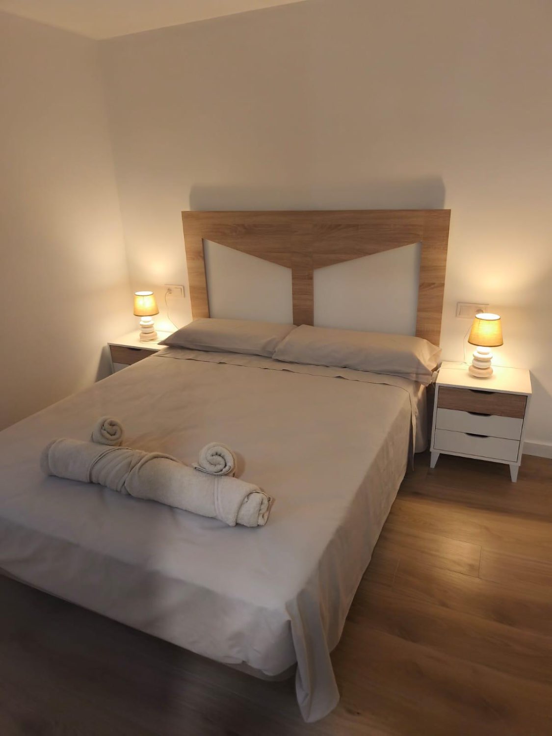 Midt i sesongen . Til leie fra 1.9.25-30.6.26 Fint hus i sentrum av Fuengirola