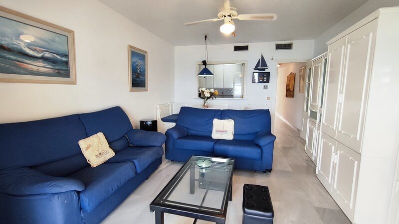 Mezza stagione. In affitto dal 1.9.25-30.6.26 bellissimo appartamento con vista sul mare sulla 1a linea nella zona di Carvajal (Fuengirola)