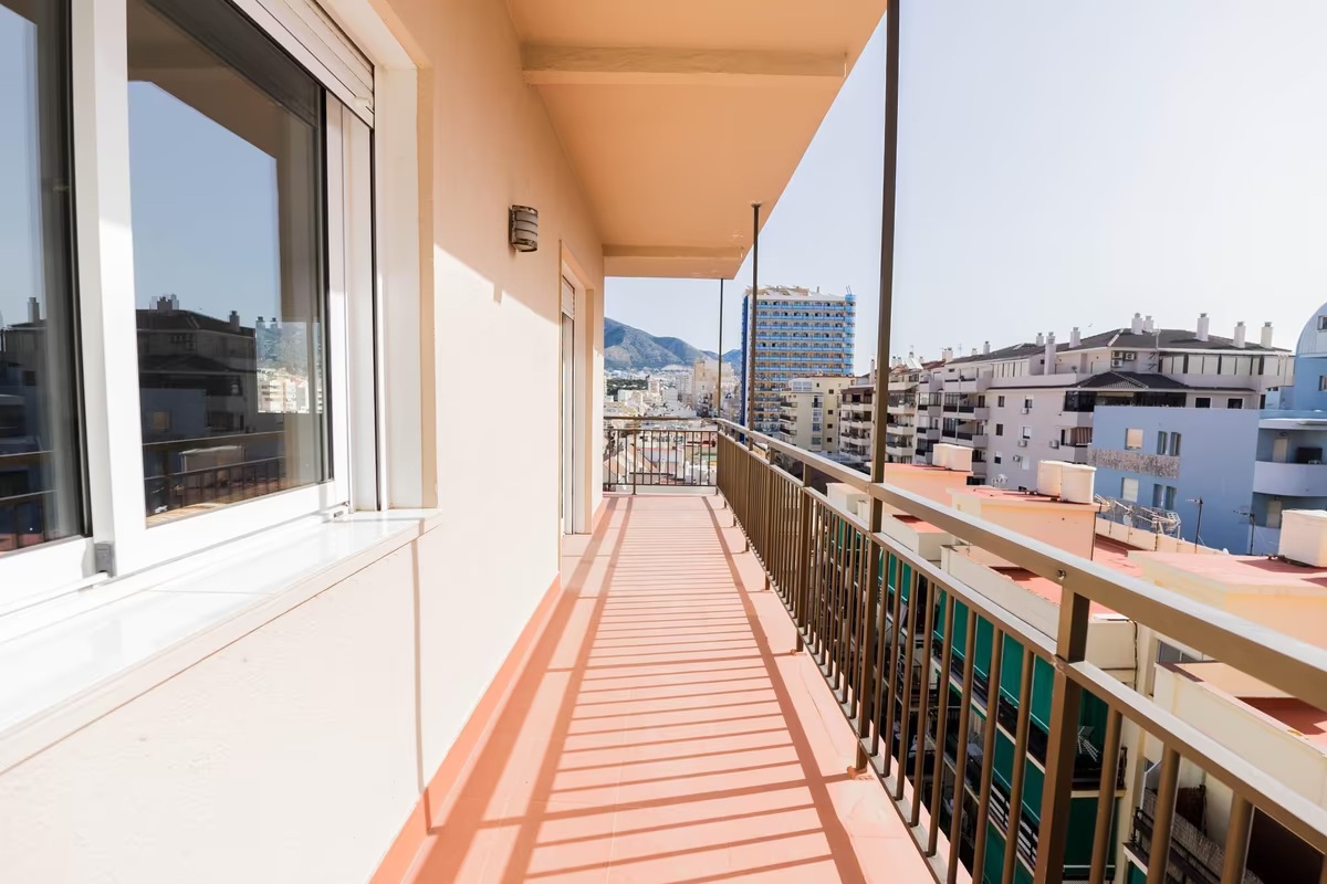SE VENDE PISO CON VISTAS AL MAR  EN 2ª LINEA  DE PLAYA EN LOS BOLICHES (FUENGIROLA)